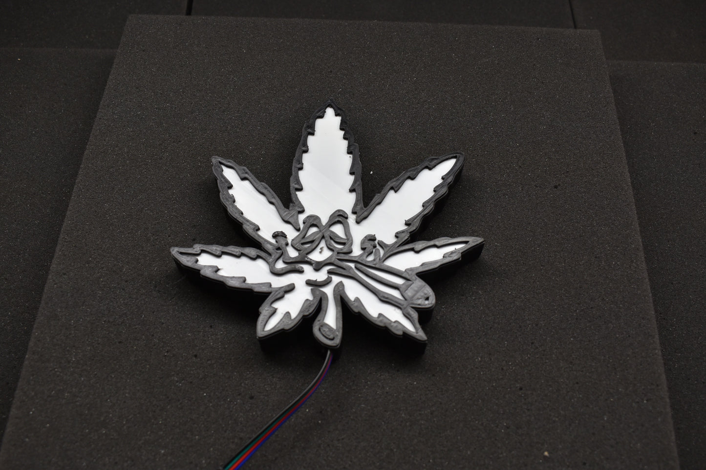Happy Leaf Sign w/ Govee RGBIC LEDs (Phone App) (3d printed PLA+)